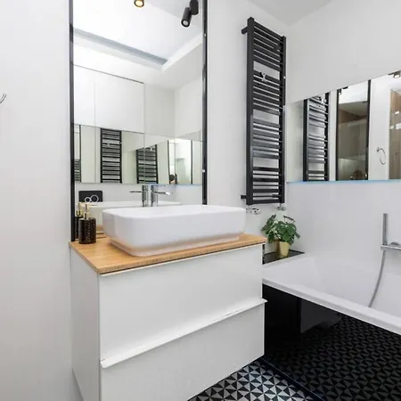 Luxury Oasis: Garden & Comfort * كراكوفيا