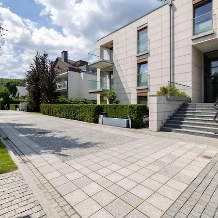 Luxury Oasis: Garden & Comfort شقة